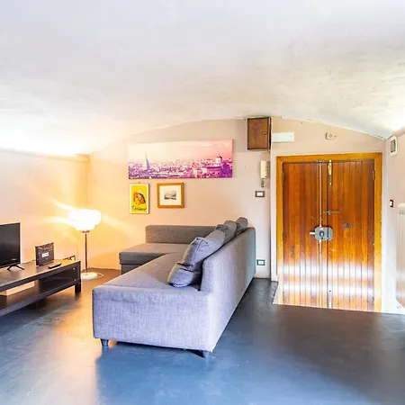 Loft Verga, Cuore E Stile In Centro A Apartament